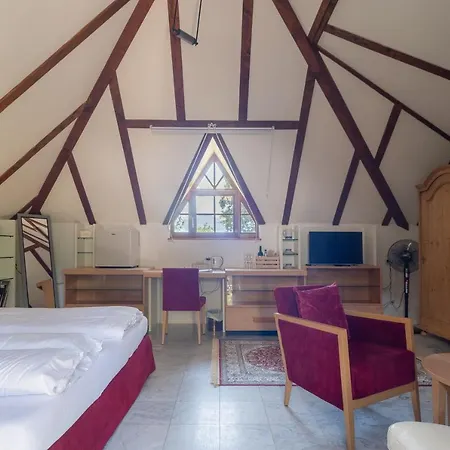 Schloss-castel Pienzenau - Guestrooms & - B&b-hotel & Restaurant 招待所 梅拉诺