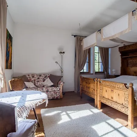 Schloss-castel Pienzenau - Guestrooms & - B&b-hotel & Restaurant 招待所 梅拉诺