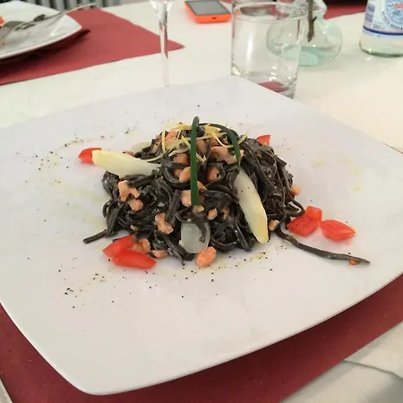 Schloss-castel Pienzenau - Guestrooms & - B&b-hotel & Restaurant 招待所 梅拉诺