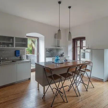 Schloss-castel Pienzenau - Guestrooms & - B&b-hotel & Restaurant Гостьовий будинок Мерано